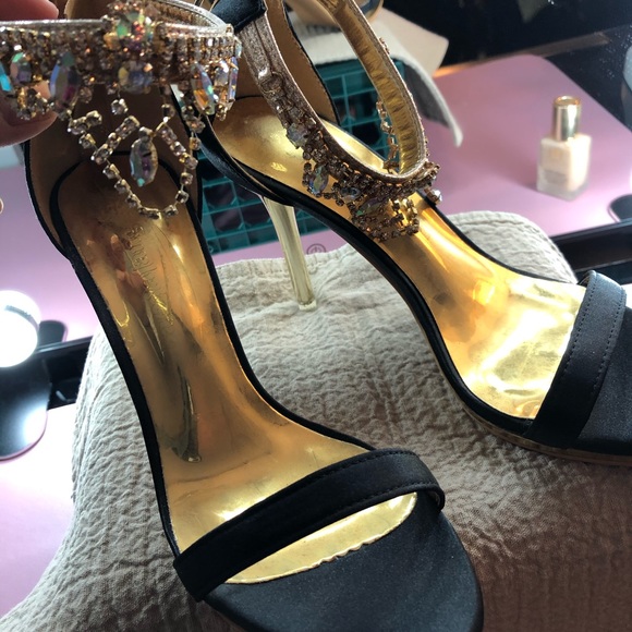 Shoes - Picture 3 of 4